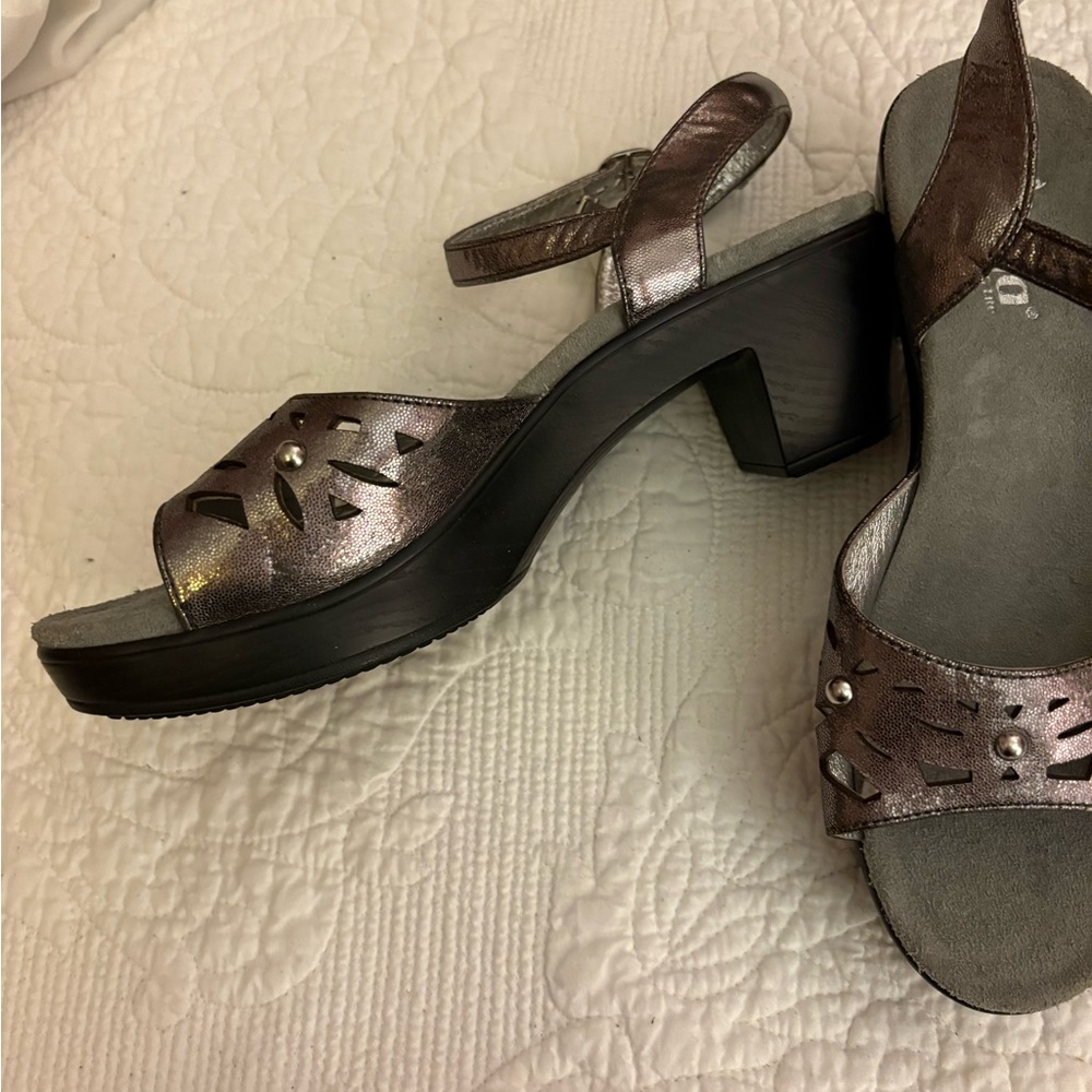 Alegria Metallic Sandals Size 7.5 or 38 - Picture 4 of 6